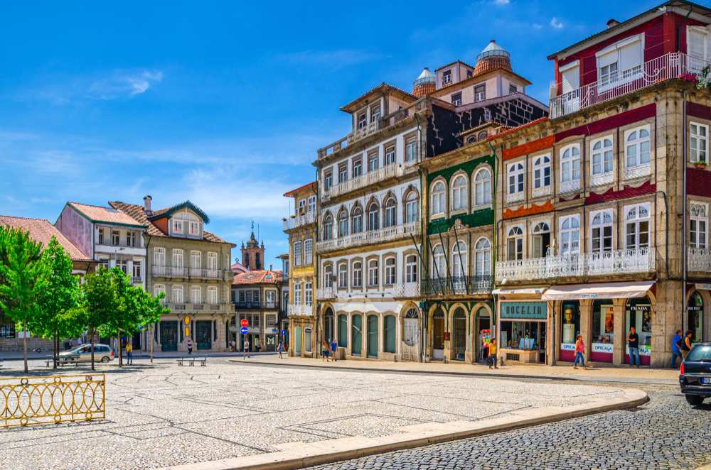 4277 The Legend of the Olive Tree of Guimarães: A Living Symbol of Portugal’s Birthplace