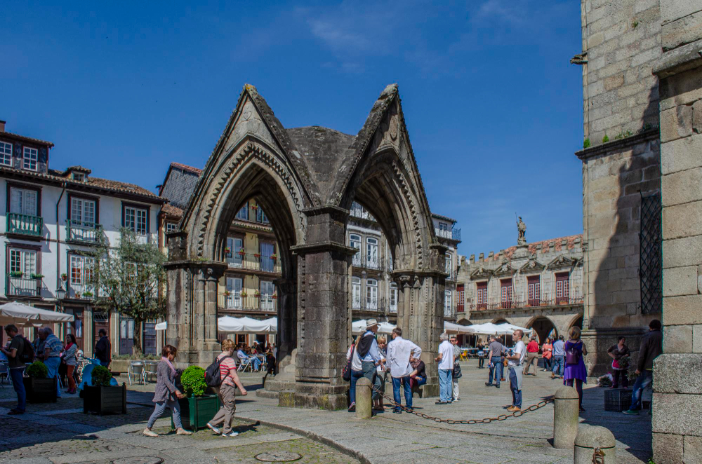 4297 The Legend of the Olive Tree of Guimarães: A Living Symbol of Portugal’s Birthplace