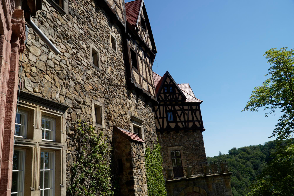 46453 The Hidden Secret of Książ Castle (Fürstenstein): Myths, Legends and the Amber Room
