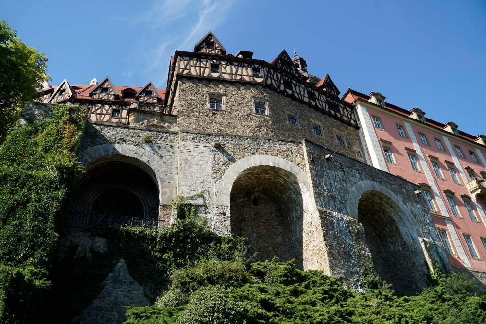 46461 The Hidden Secret of Książ Castle (Fürstenstein): Myths, Legends and the Amber Room