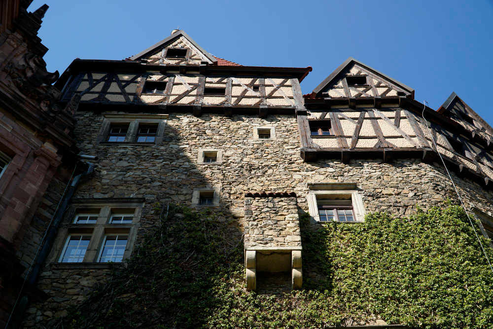 46489 The Hidden Secret of Książ Castle (Fürstenstein): Myths, Legends and the Amber Room