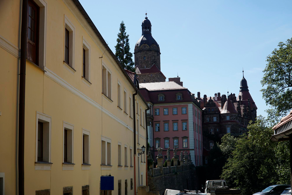 46508 The Hidden Secret of Książ Castle (Fürstenstein): Myths, Legends and the Amber Room