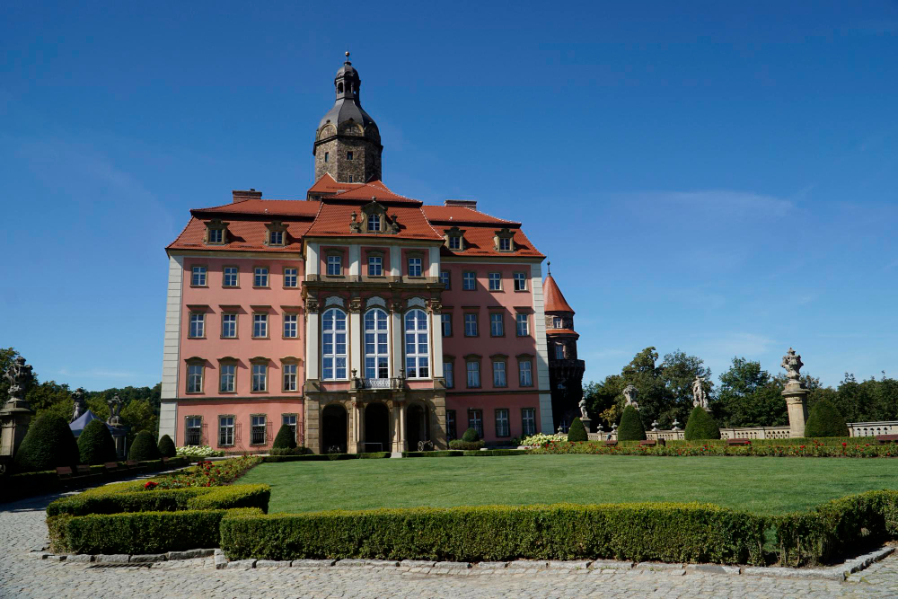 46524 The Hidden Secret of Książ Castle (Fürstenstein): Myths, Legends and the Amber Room