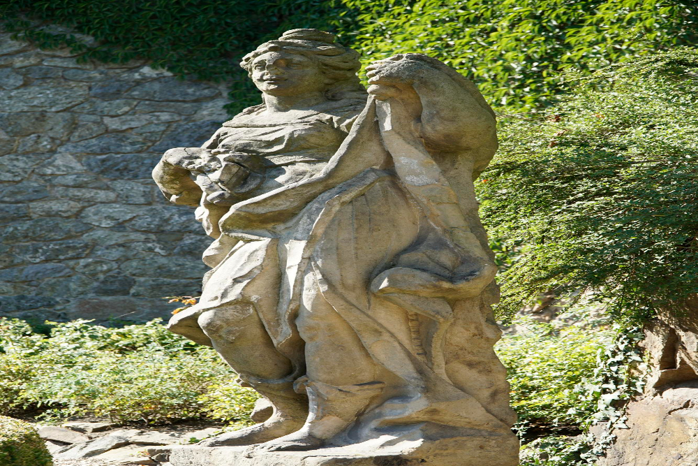 46550 The Hidden Secret of Książ Castle (Fürstenstein): Myths, Legends and the Amber Room
