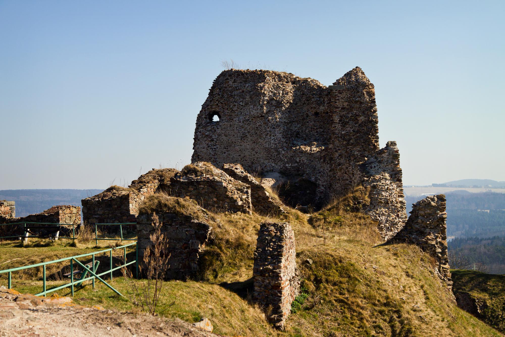 4841 The Legend of Milada, the Cruel Castle Maiden: A Dark Legacy at Dívčí kámen