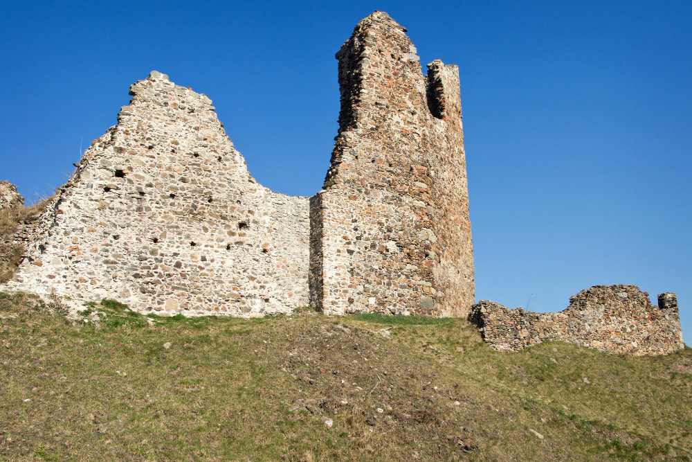 4846 The Legend of Milada, the Cruel Castle Maiden: A Dark Legacy at Dívčí kámen
