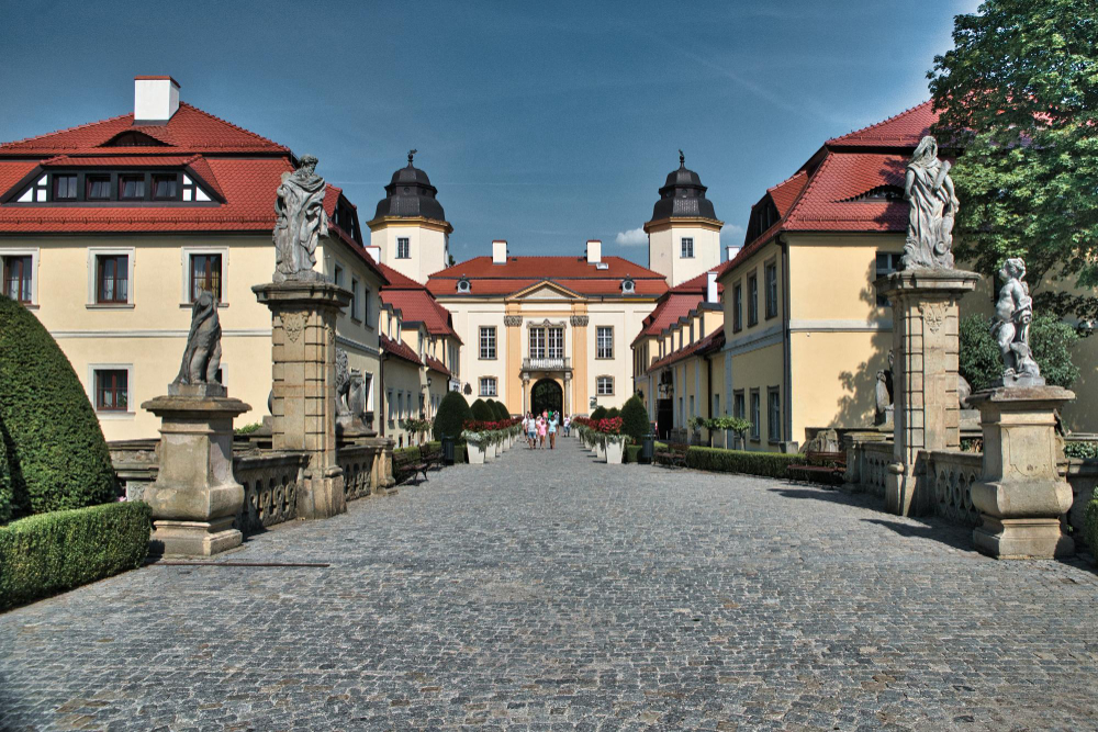 498 The Hidden Secret of Książ Castle (Fürstenstein): Myths, Legends and the Amber Room