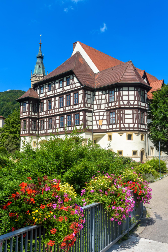7124 The fascinating history of the pretzel – from Urach Castle to the world