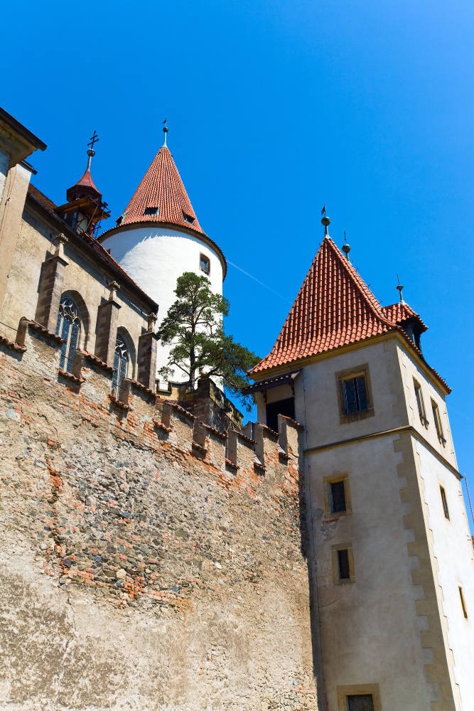 8232-1 The Hidden Treasure of Křivoklát: Legend and History of a Mystical Castle