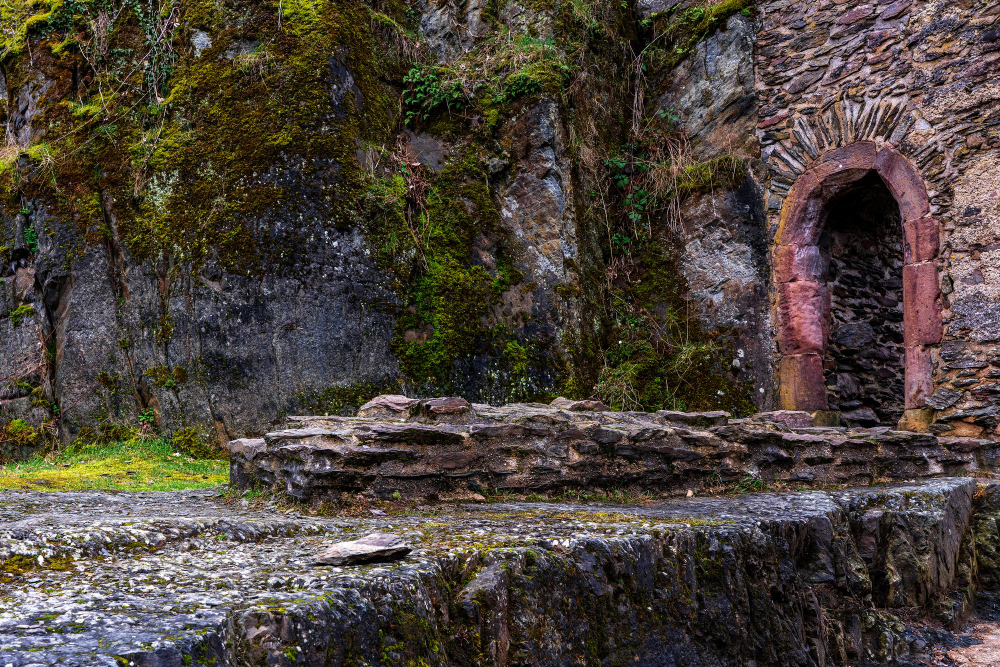 83-2 The Maiden of Johannisberg: The Mysterious Legend in the Shadow of Vianden Castle