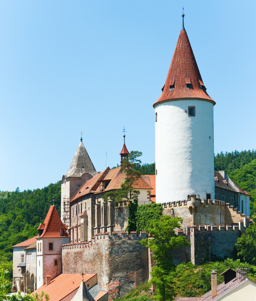 896-1 The Hidden Treasure of Křivoklát: Legend and History of a Mystical Castle