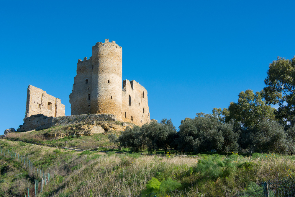 931-2 The Castello di Mazzarino and the Legend of the Cannon Shot – How a Cannonball Marked the Birth of a Town