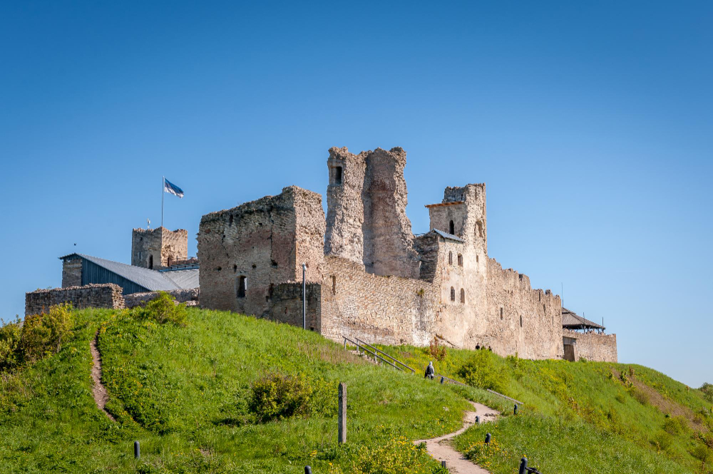 1166 The Sunken Giant City of Rakvere: What Lies Behind Estonia’s Mysterious Legend