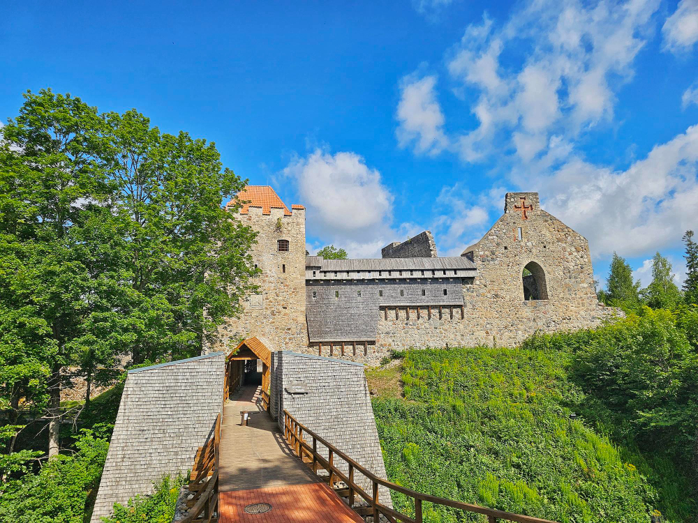 1170 The Rose of Turaida: A Love Legend Amidst Castles, War and Remembrance