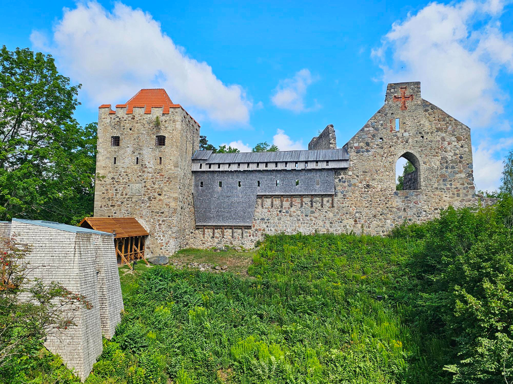1172 The Rose of Turaida: A Love Legend Amidst Castles, War and Remembrance