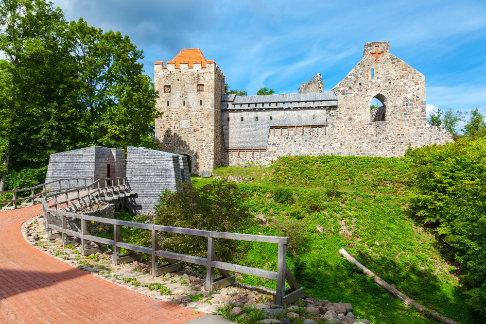 1259 The Rose of Turaida: A Love Legend Amidst Castles, War and Remembrance