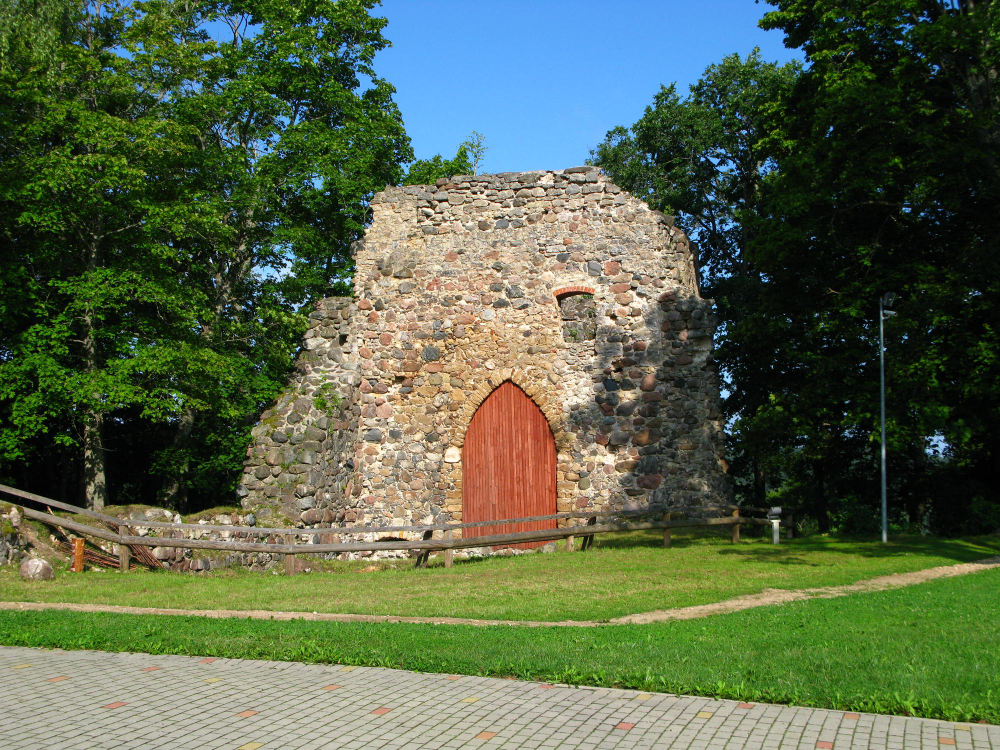 15200 The Rose of Turaida: A Love Legend Amidst Castles, War and Remembrance