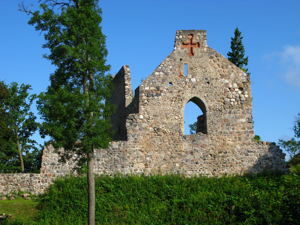 15202 The Rose of Turaida: A Love Legend Amidst Castles, War and Remembrance