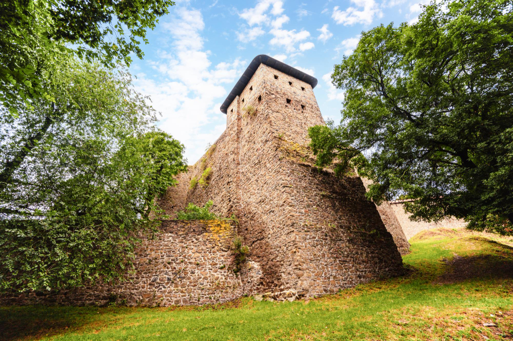15442 The Legend of Friduš (Helfried) of Linava: The Ruthless Robber Knight of Helfštýn Castle