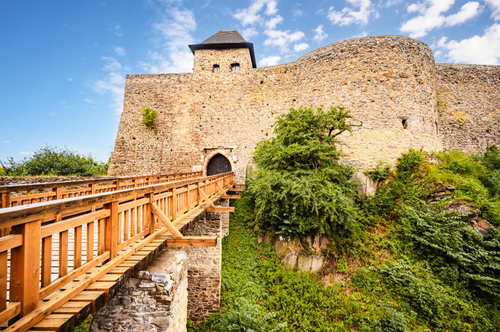 15445 The Legend of Friduš (Helfried) of Linava: The Ruthless Robber Knight of Helfštýn Castle