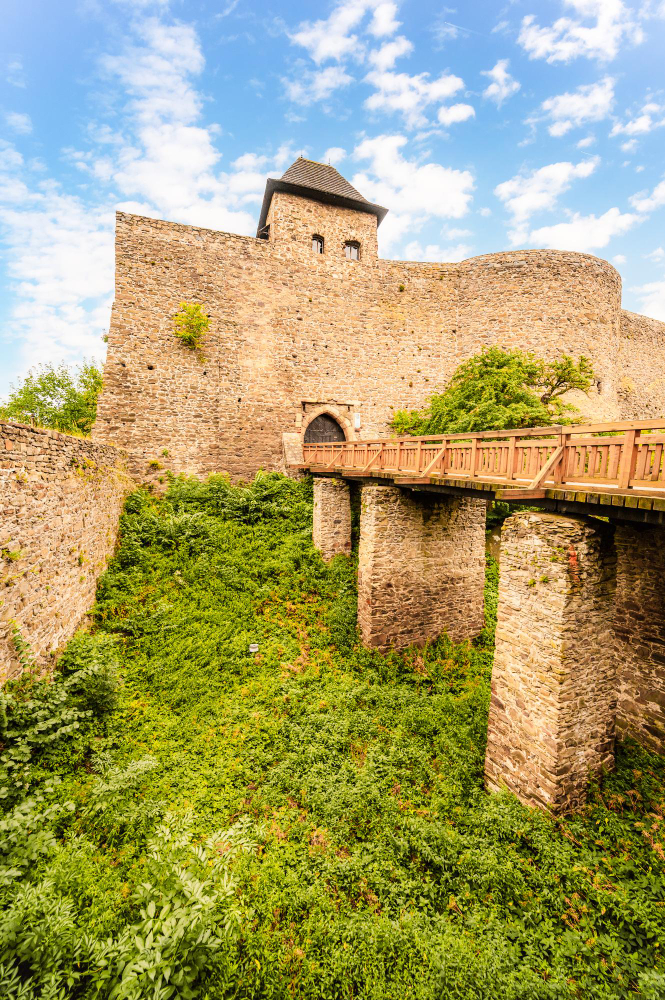 15449-1 The Legend of Friduš (Helfried) of Linava: The Ruthless Robber Knight of Helfštýn Castle