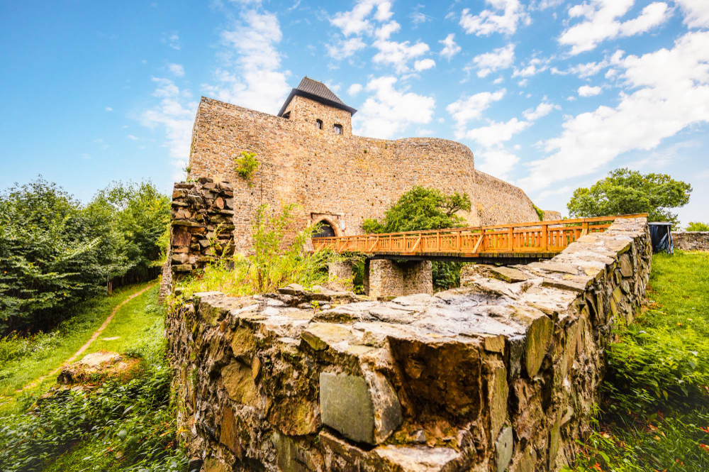 15468 The Legend of Friduš (Helfried) of Linava: The Ruthless Robber Knight of Helfštýn Castle