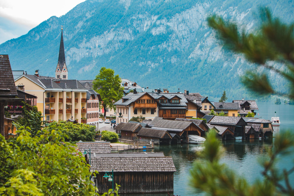 16904-1 The Sunken City of Cervusan: Myth and History on Lake Hallstatt