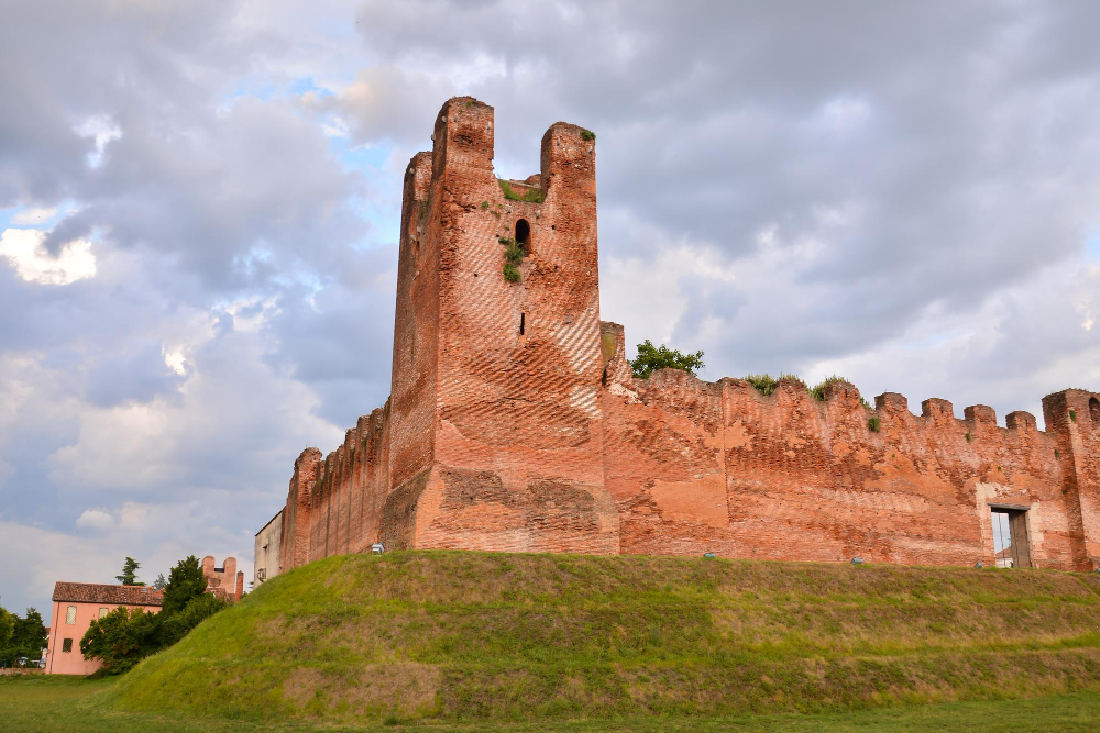 18012 In the Shadow of the Madonna: Giorgione’s enigmatic altarpiece in Castelfranco