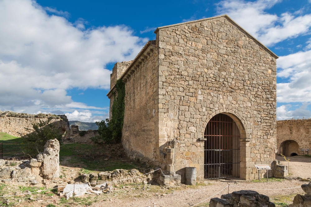 2014-1 The Dogs of Zorita: How a medieval legend gave a Spanish castle its name