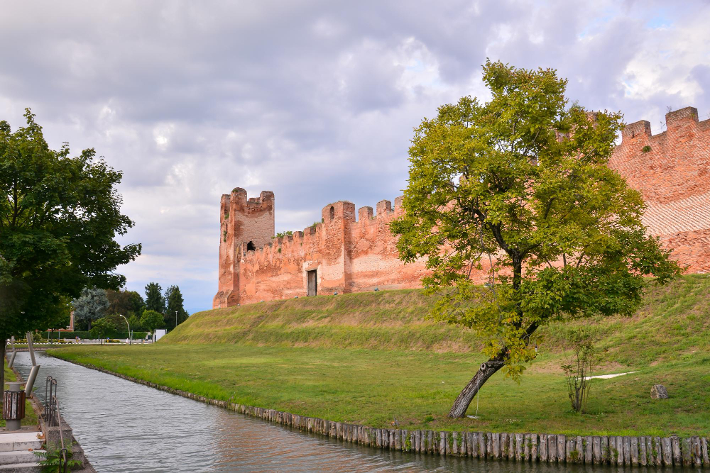 24614 In the Shadow of the Madonna: Giorgione’s enigmatic altarpiece in Castelfranco