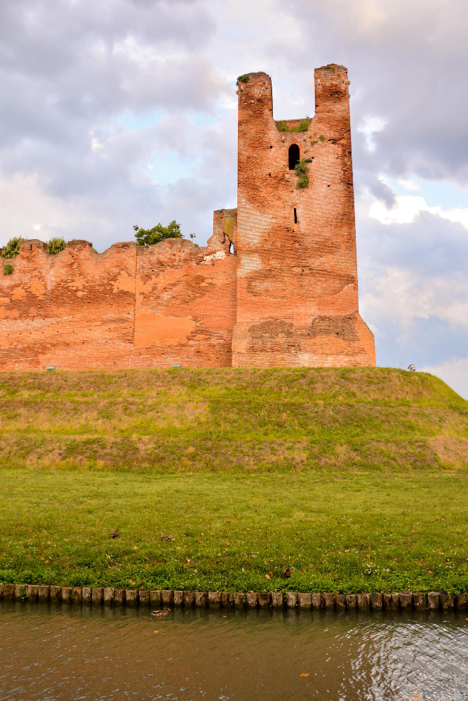 24649 In the Shadow of the Madonna: Giorgione’s enigmatic altarpiece in Castelfranco