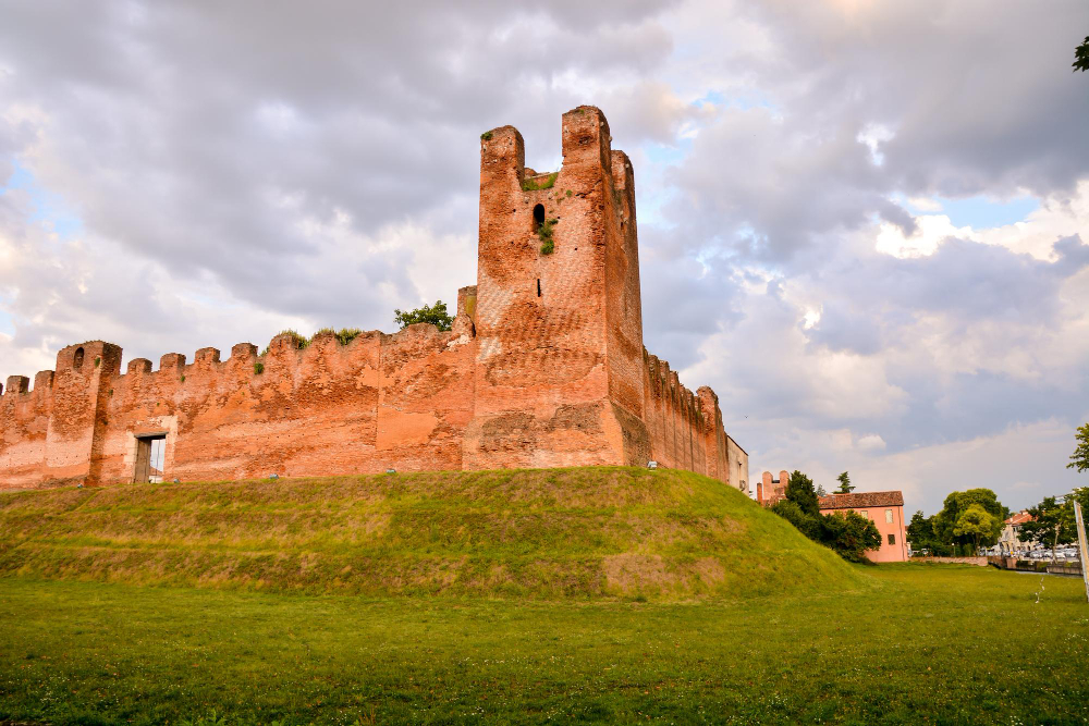 24694 In the Shadow of the Madonna: Giorgione’s enigmatic altarpiece in Castelfranco