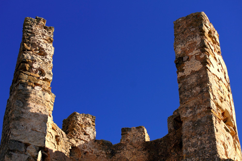 3033 Xivert: The Templar castle between documented history and the legend of the hidden treasure