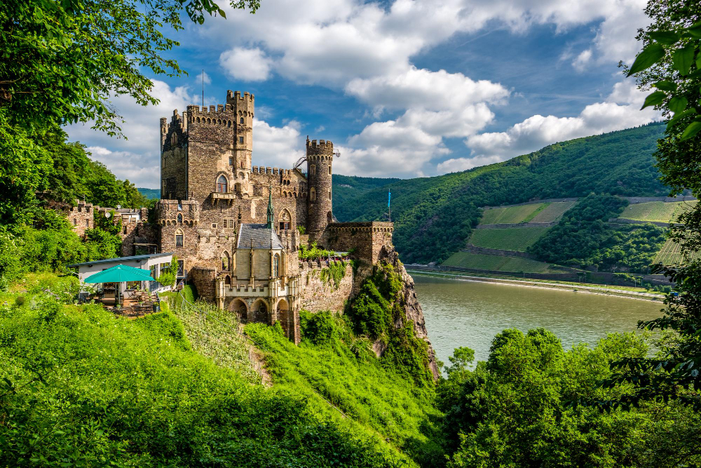 3599 The real ‘legend’: The Prince’s Sleeping Beauty – The Rebirth of Rheinstein Castle