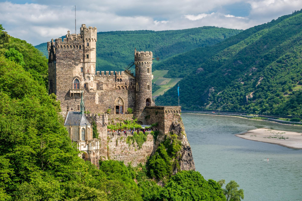 3600 The real ‘legend’: The Prince’s Sleeping Beauty – The Rebirth of Rheinstein Castle