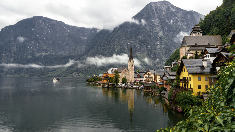 45852 The Sunken City of Cervusan: Myth and History on Lake Hallstatt