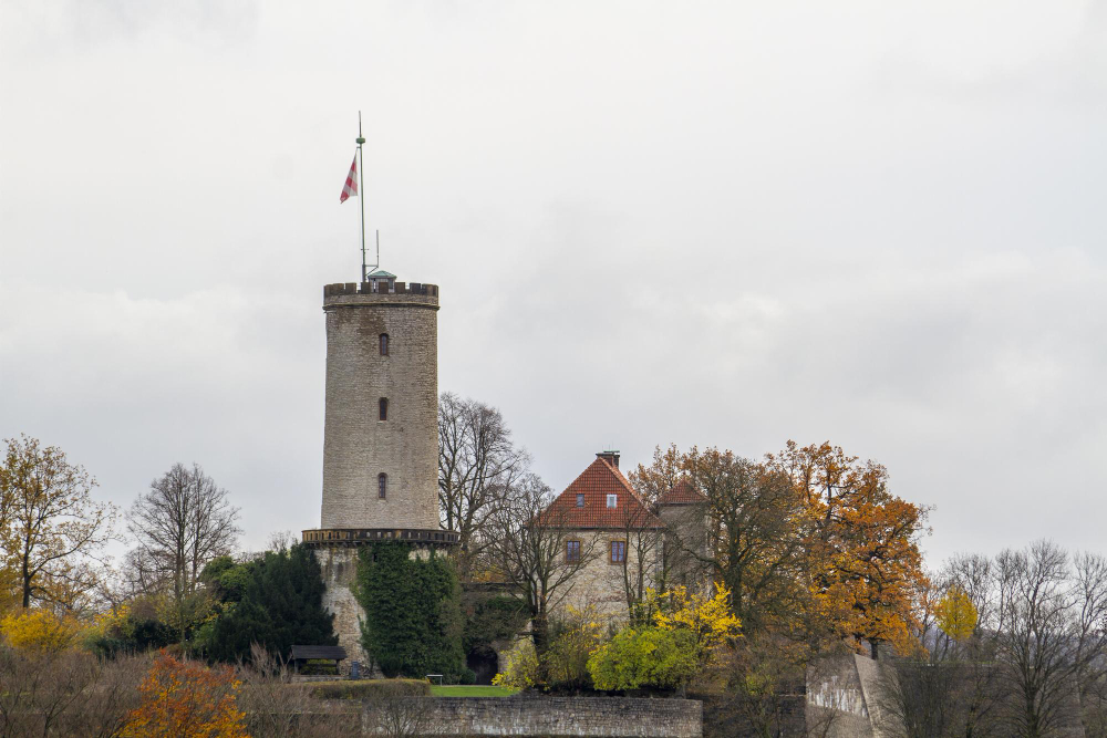 670 The “Gluckhenne” of Bielefeld: Mystical Guardian of Sparrenburg Castle