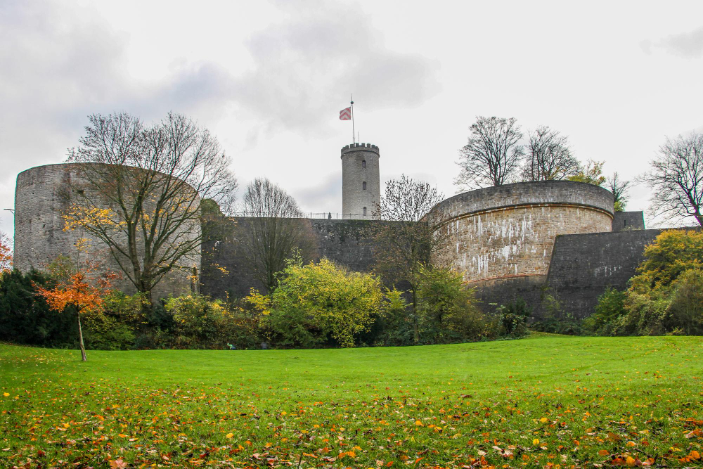 673-1 The “Gluckhenne” of Bielefeld: Mystical Guardian of Sparrenburg Castle