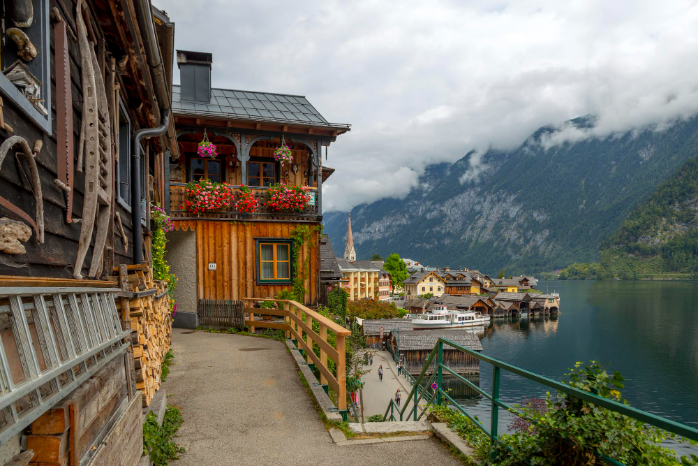 784 The Sunken City of Cervusan: Myth and History on Lake Hallstatt