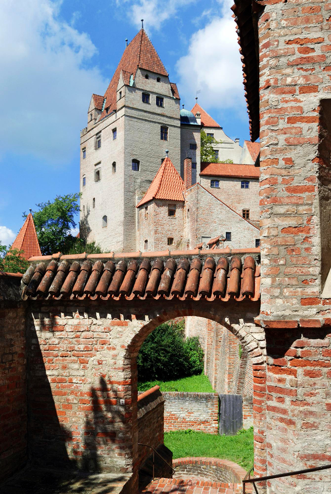 8351 The Little Man of the Well (Brunnenmännlein) at Trausnitz Castle: A Fascinating Legend Straddling History and Myth