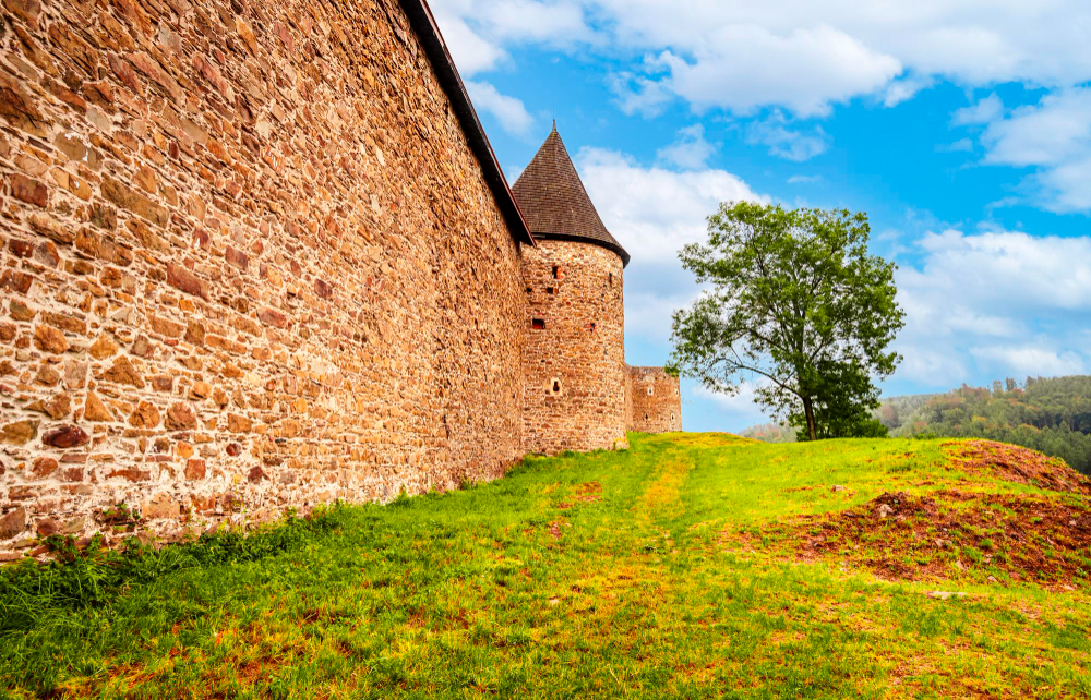 8972 The Legend of Friduš (Helfried) of Linava: The Ruthless Robber Knight of Helfštýn Castle