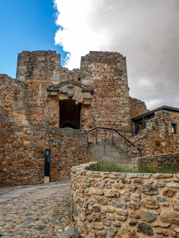 909-1 Betrayal and Majesty: The Legacy of Cristóvão de Moura’s Palace Amid the Turmoil of 17th-Century Portugal